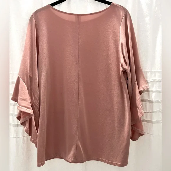 I JOAH Premium Medium soft peach bell sleeve top EUC! - Picture 3 of 3